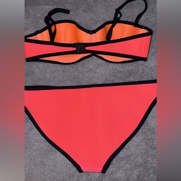 Triangl bathing suit top and bottom - Picture 2 of 3